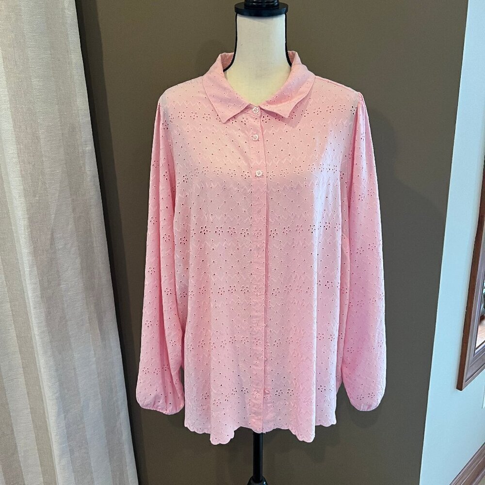 Woman's Torrid Beautiful Pink Eyelet Long sleeve button down blouse, Size 3X